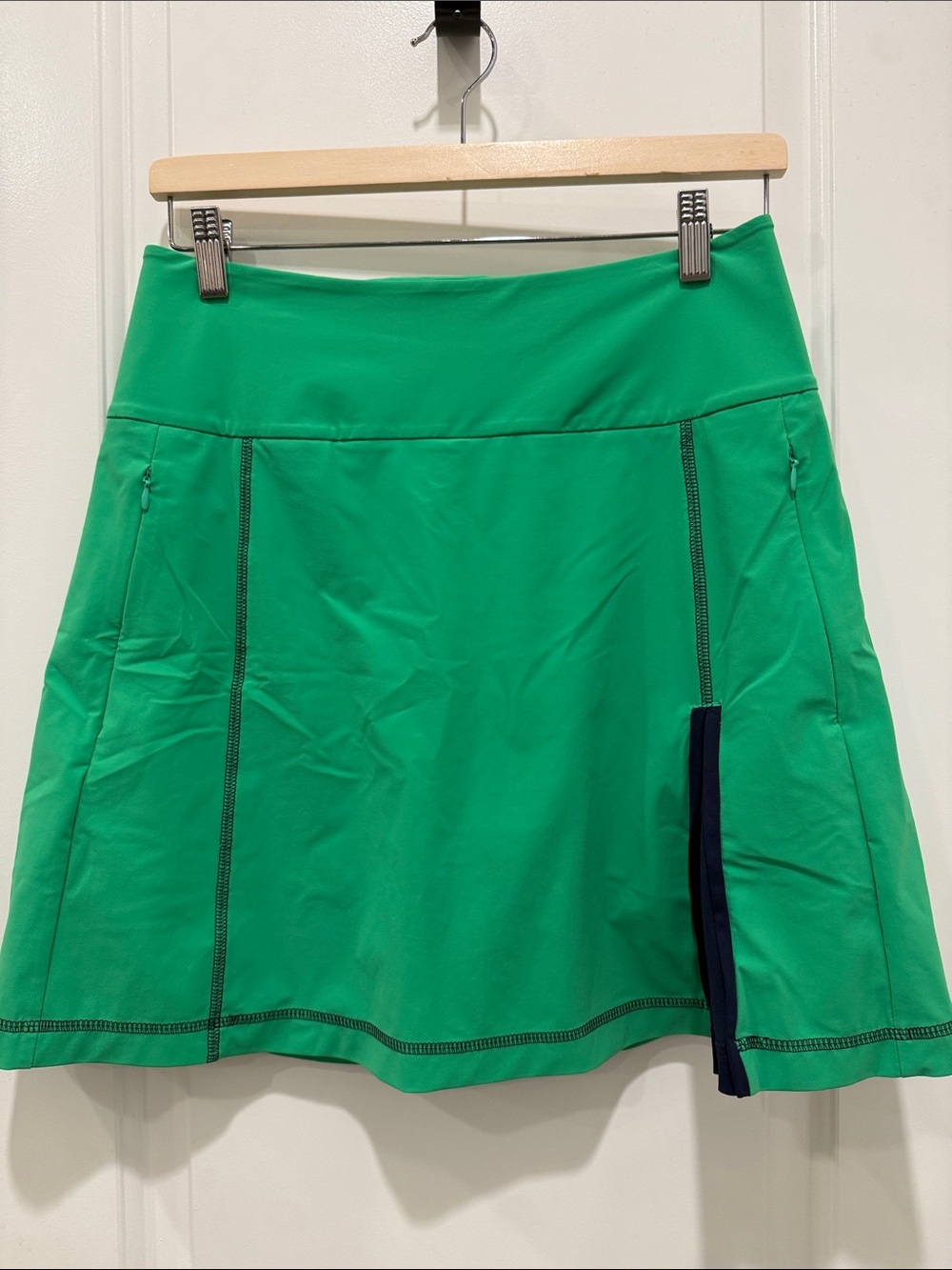 Kinona Women's Green Golf Skirt with Navy Contrast Slit Sz S